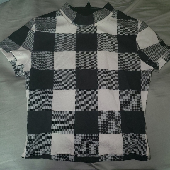 Shein Checkered Mock-Neck Crop - Picture 1 of 3